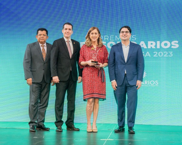 BCIE y Solidarios reconocen a la Fundación Dominicana de Desarrollo con el Premio Gestión Institucional de Inclusión Financiera